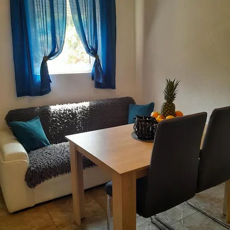 Matuka 2 Apartment *
